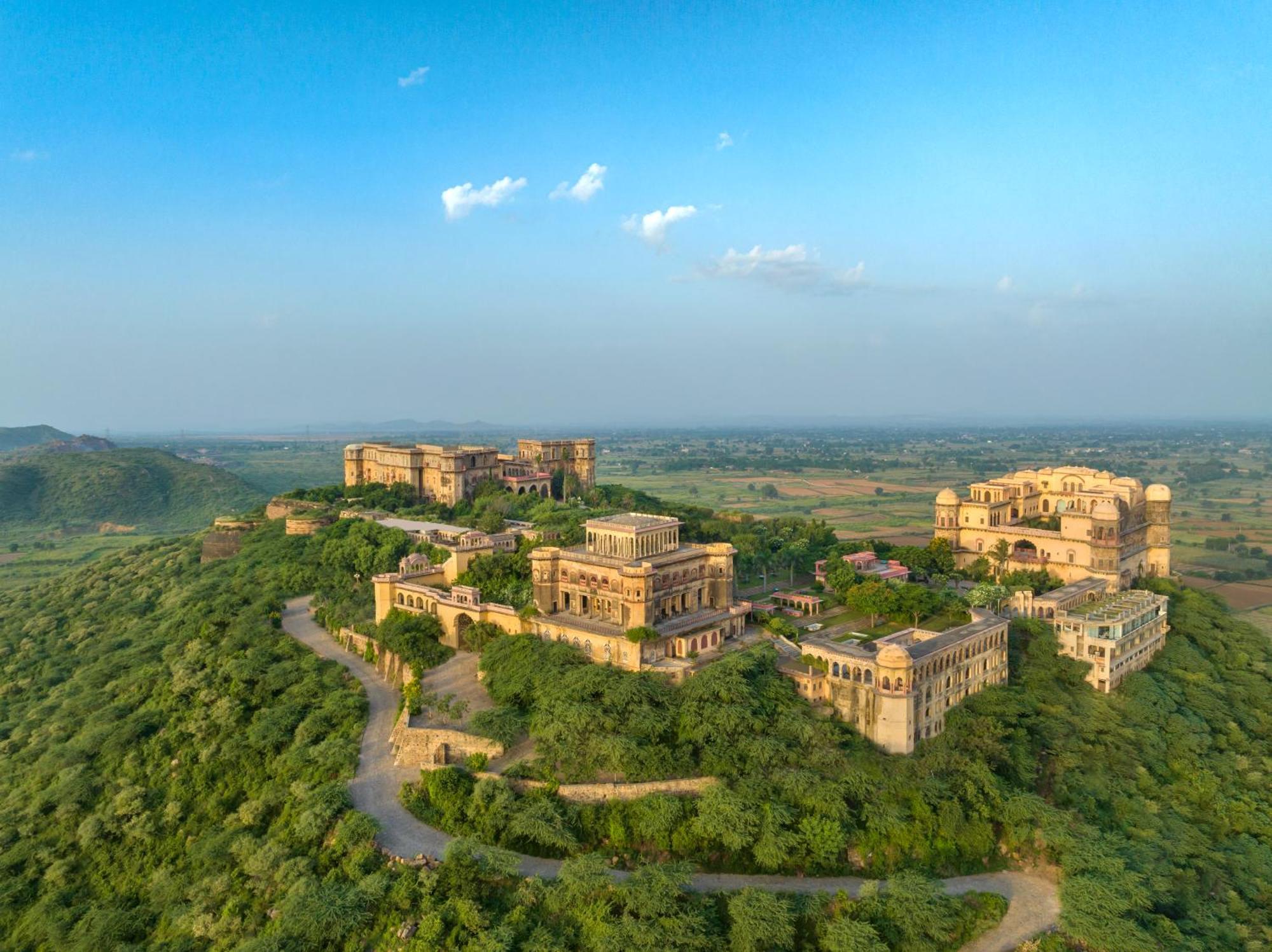 Neemrana'S - Tijara Fort Palace Exterior foto