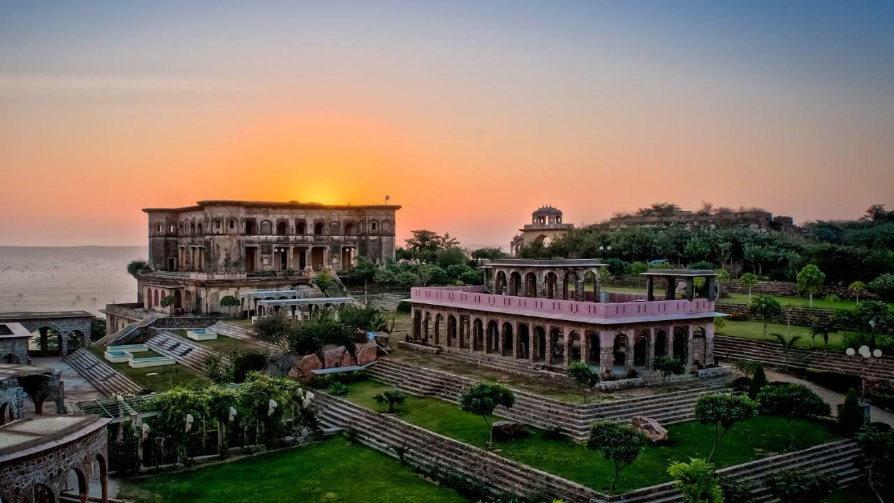 Neemrana'S - Tijara Fort Palace Exterior foto